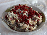 Салат с брусникой и курицей