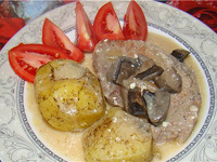 Свинина под грибным соусом