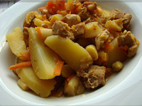 Жаркое из индейки с овощами в горшочке