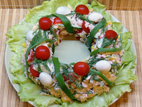 Салат с курицей и овощами