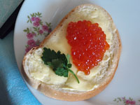 Бутерброды с красной икрой