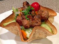 Салат в лепёшке тортилья