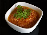 Подливка из хрена с помидорами