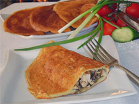 Блинчатые пирожки с курицей и грибами