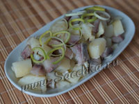 Салат с селёдкой и картофелем