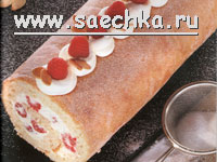 Рулет с миндалем и малиной