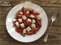 Салат с брынзой и помидорами