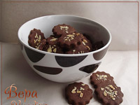 Шоколадное печенье с миндалем