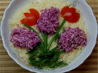 Украшение салата «Цветы»