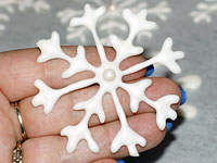 Снежинки из айсинга