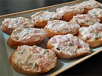 Бутерброды с красной рыбой и сыром