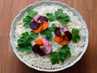 Украшение салата «Анютины глазки»