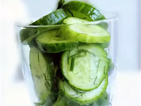 Огуречный салат с медовой заправкой